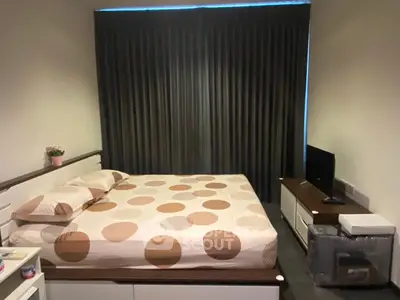 Cozy bedroom with modern decor and large bed, perfect for relaxation.