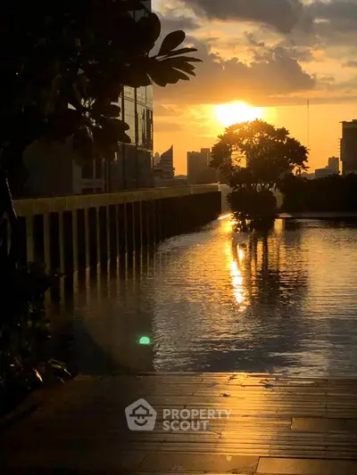  1 Bedroom Condo at Hansar Rajdamri Condominium-3