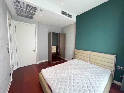 Modern bedroom with stylish design and comfortable bed in a contemporary apartment.