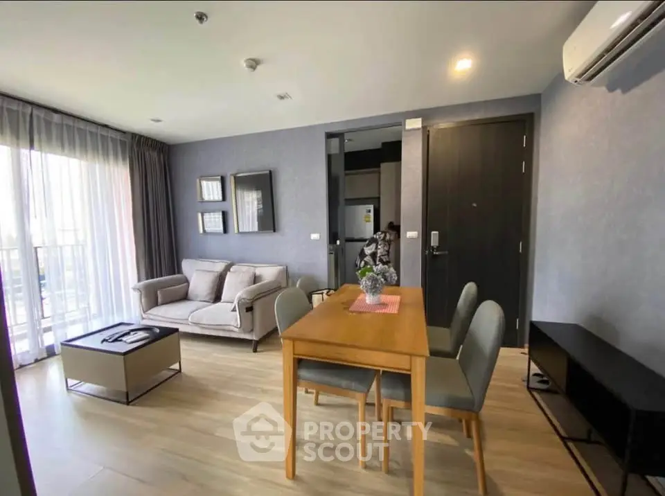 Modern living room with stylish furniture and natural light in a contemporary apartment.
