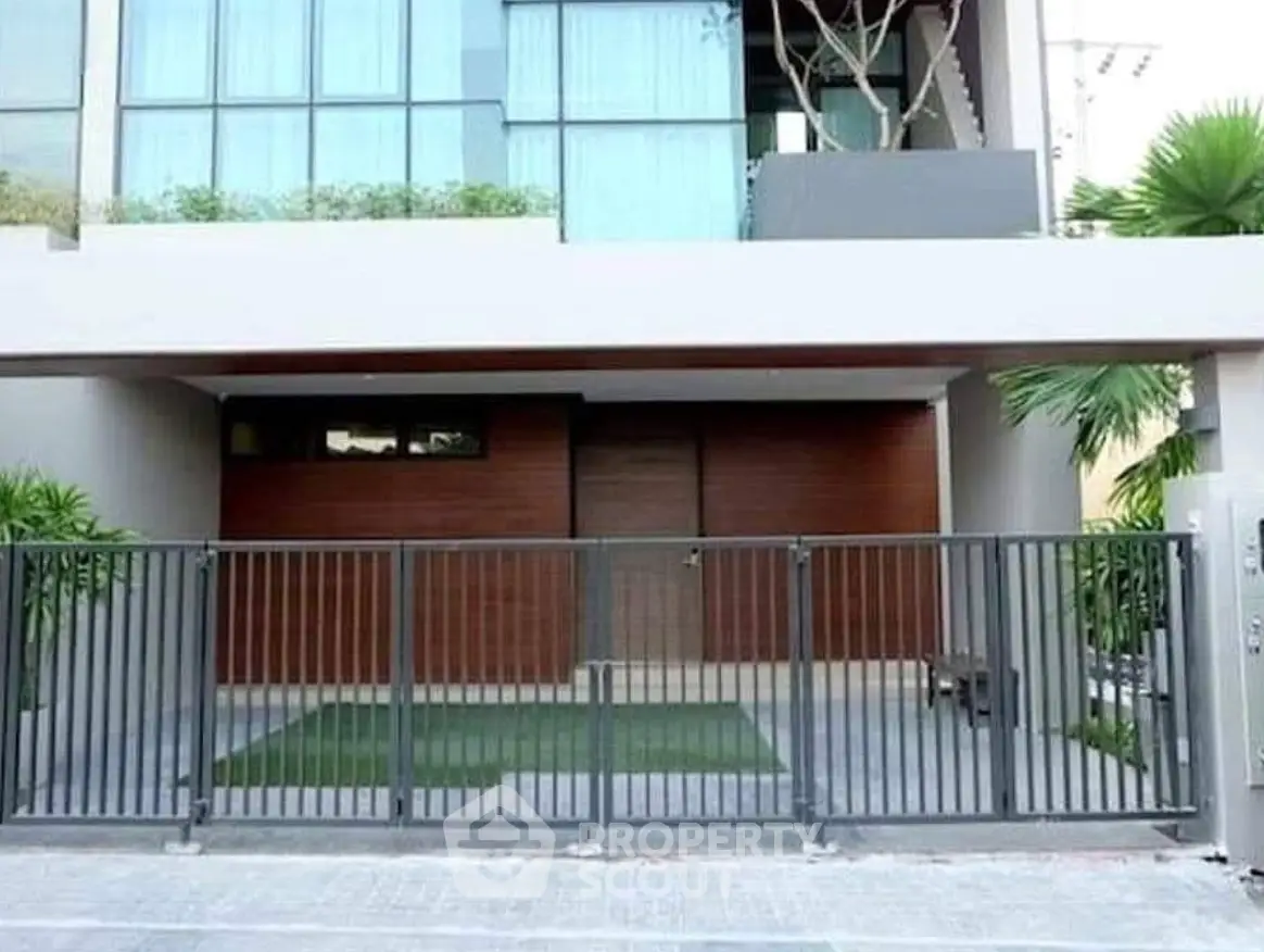 Screenshot 2568-03-19 at 20.38.51.jpg