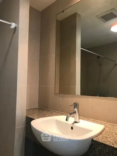Fully Furnished 1 Bedroom Condo at The Clover Thonglor Residence-4