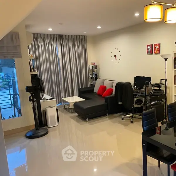 image_rental-8343481