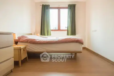 Fully Furnished 1 Bedroom Condo at The Crest Ruamrudee-5