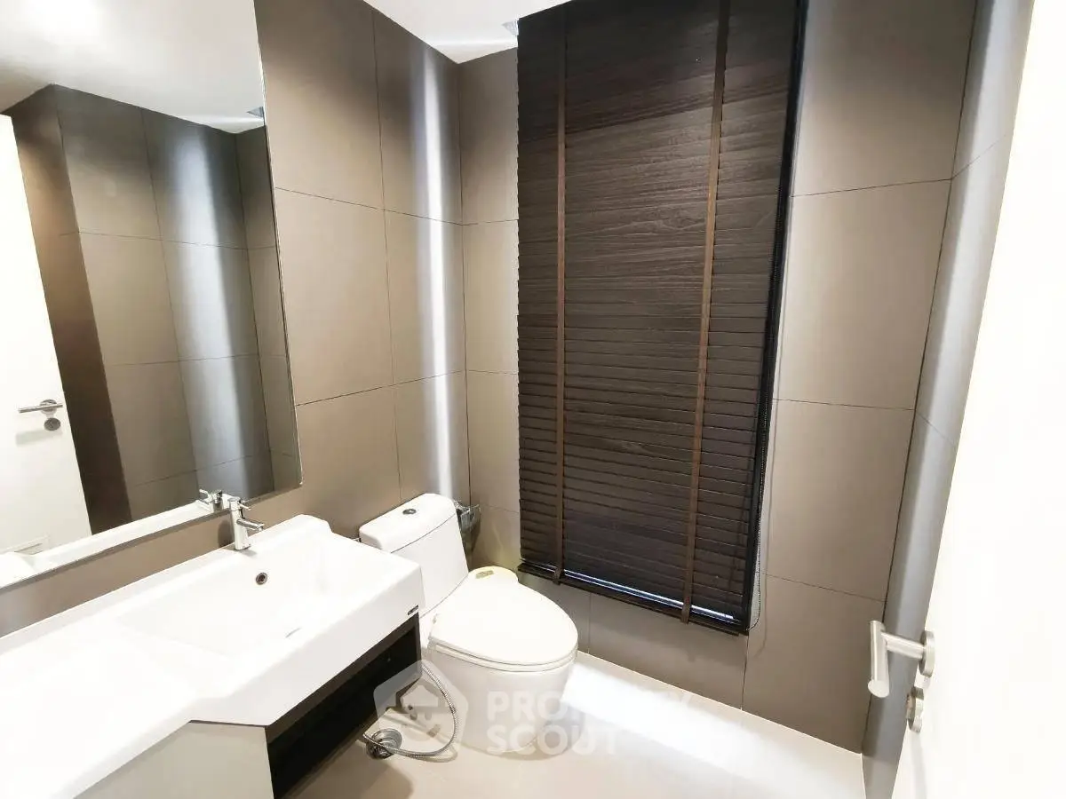 Modern bathroom with sleek design and contemporary fixtures