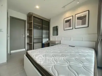 Modern bedroom with stylish decor and spacious wardrobe in a contemporary apartment.