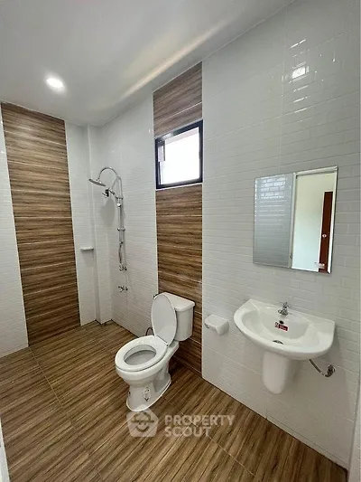 Modern bathroom with sleek design and wood-patterned tiles