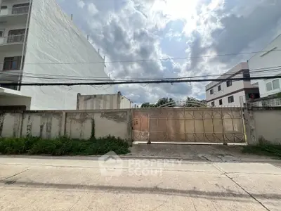 Spacious gated property with potential for development in a quiet neighborhood.