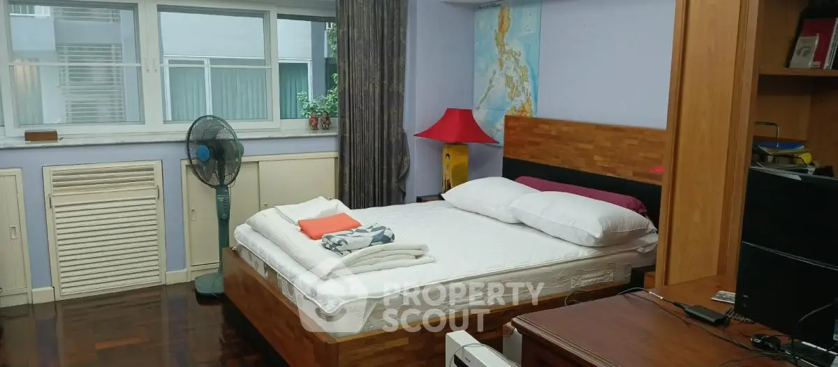 Cozy bedroom with modern furnishings and natural light, ideal for relaxation and comfort.