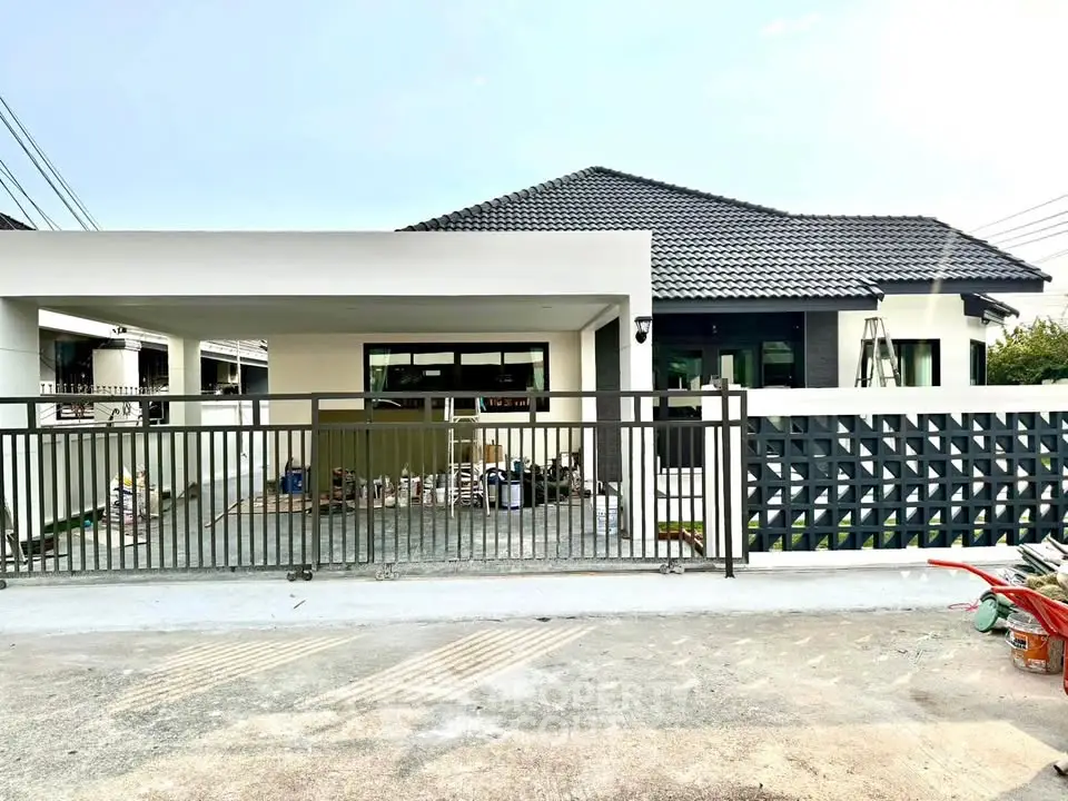 Modern single-story house with sleek design and spacious driveway