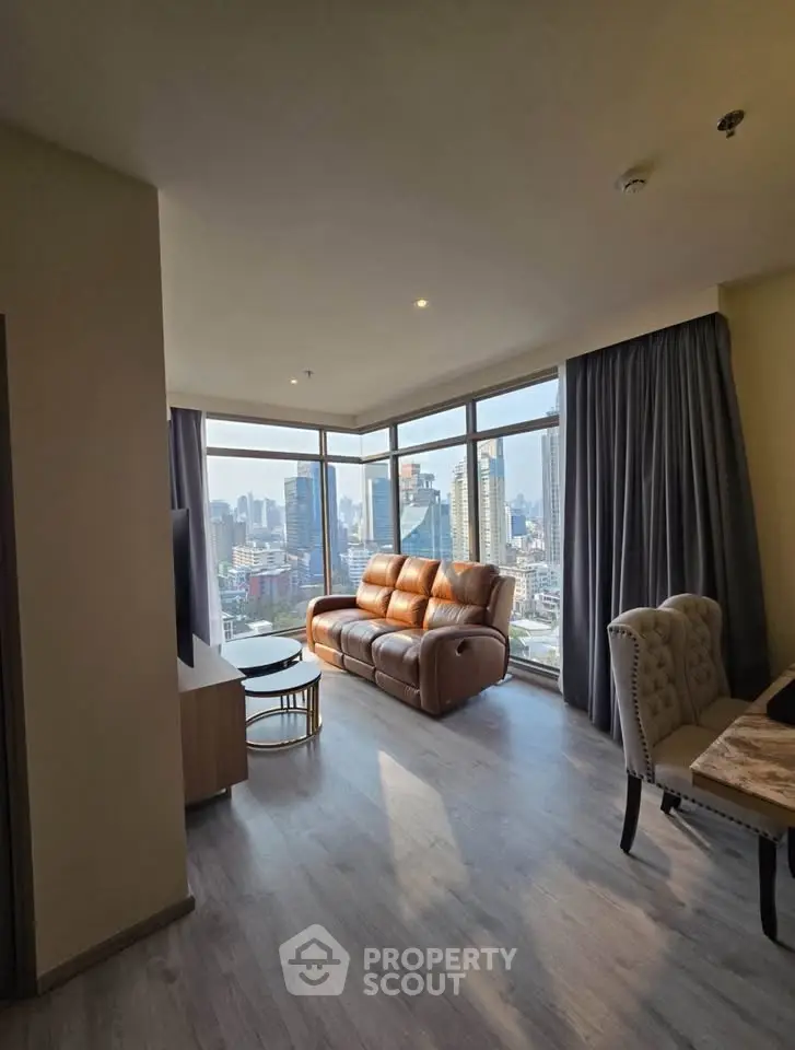 Luxurious living room with stunning city view and elegant furnishings