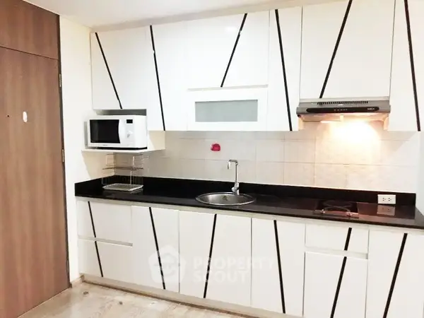 คอนโด 2-ห้องนอน ที่ โนเบิล รีมิกซ์ ใกล้ BTS ทองหล่อ