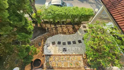 Charming garden view with lush greenery and stone pathway, perfect for relaxation and outdoor enjoyment.