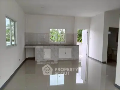 Spacious kitchen with open layout and modern finishes, ideal for culinary enthusiasts.