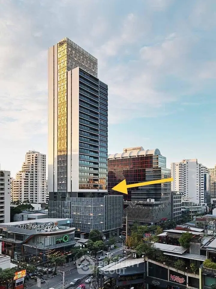 Stunning urban high-rise building with modern architecture and cityscape views.
