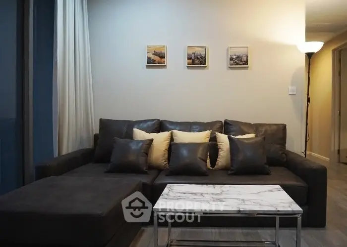  2 Bedrooms Condo at 333 Riverside-1