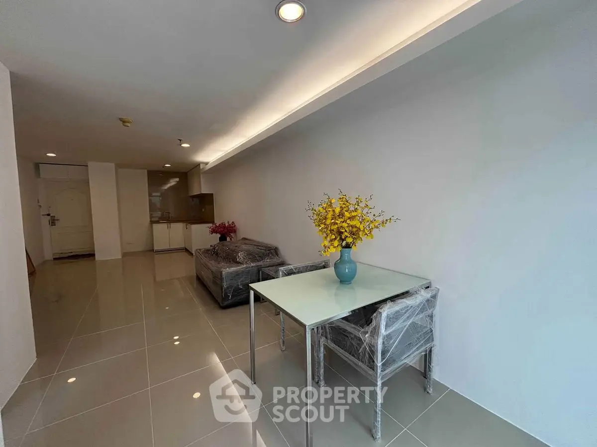 Modern living room with sleek furniture and bright lighting in a contemporary apartment.