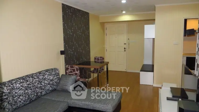 Fully Furnished 1 Bedroom Condo at Lumpini Place Ratchada Thapra-1