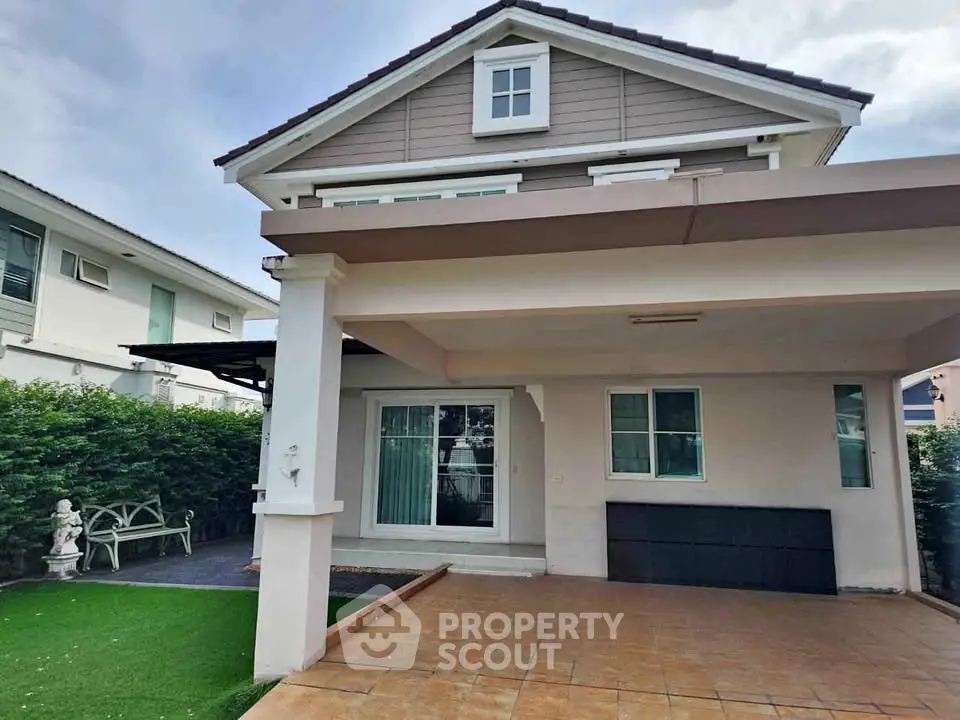 Charming two-story house with spacious driveway and manicured garden.