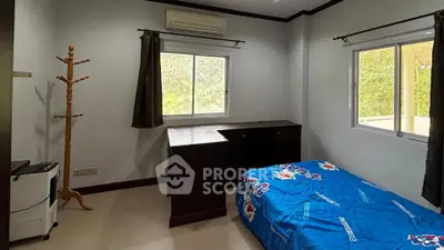 Cozy bedroom with natural light and simple furnishings, ideal for a peaceful retreat.