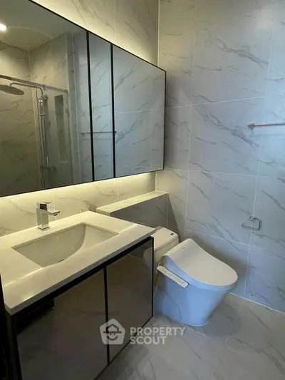 Modern bathroom with sleek fixtures and elegant tile design