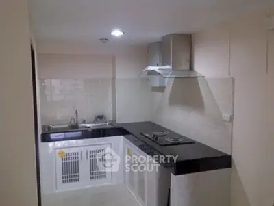  3 Bedrooms Condo at Country Complex Bangna-8