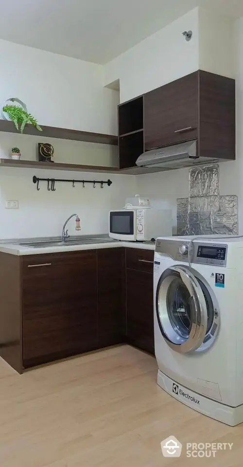 Modern kitchen with washing machine and sleek cabinetry