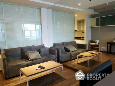 Fully Furnished 1 Bedroom Condo at The Rajdamri Livingroom