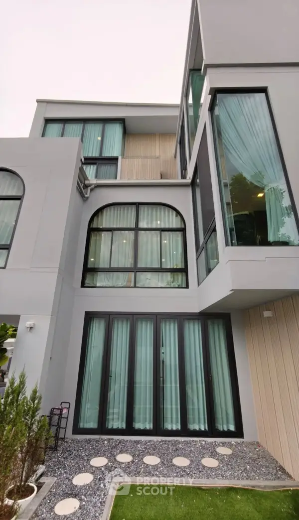 image_rental-27049403