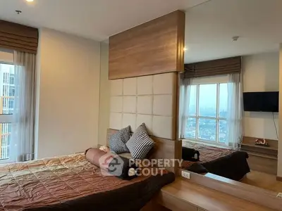 Fully Furnished 2 Bedrooms Condo at The Parkland Grand Taksin Bedroom