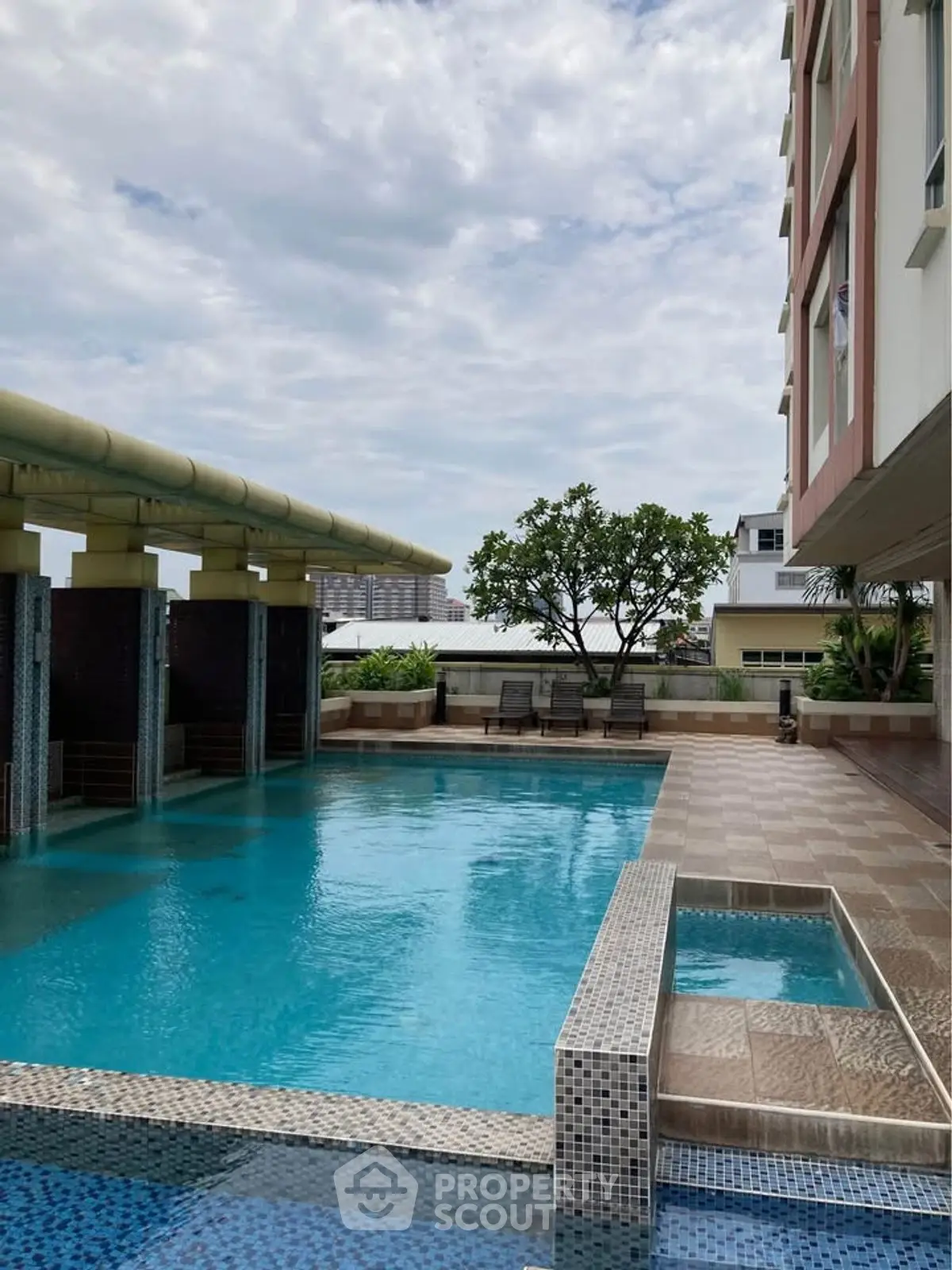 Luxurious rooftop pool with city views and modern design, perfect for relaxation and leisure.