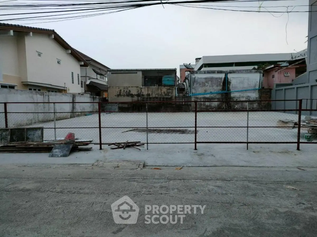 Spacious urban lot with potential for development in a residential neighborhood.