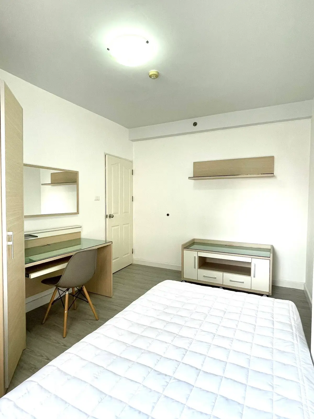 Bright and modern bedroom with minimalist furniture and natural light