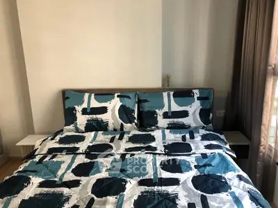 Cozy bedroom with modern bedding and natural light, perfect for relaxation and comfort.
