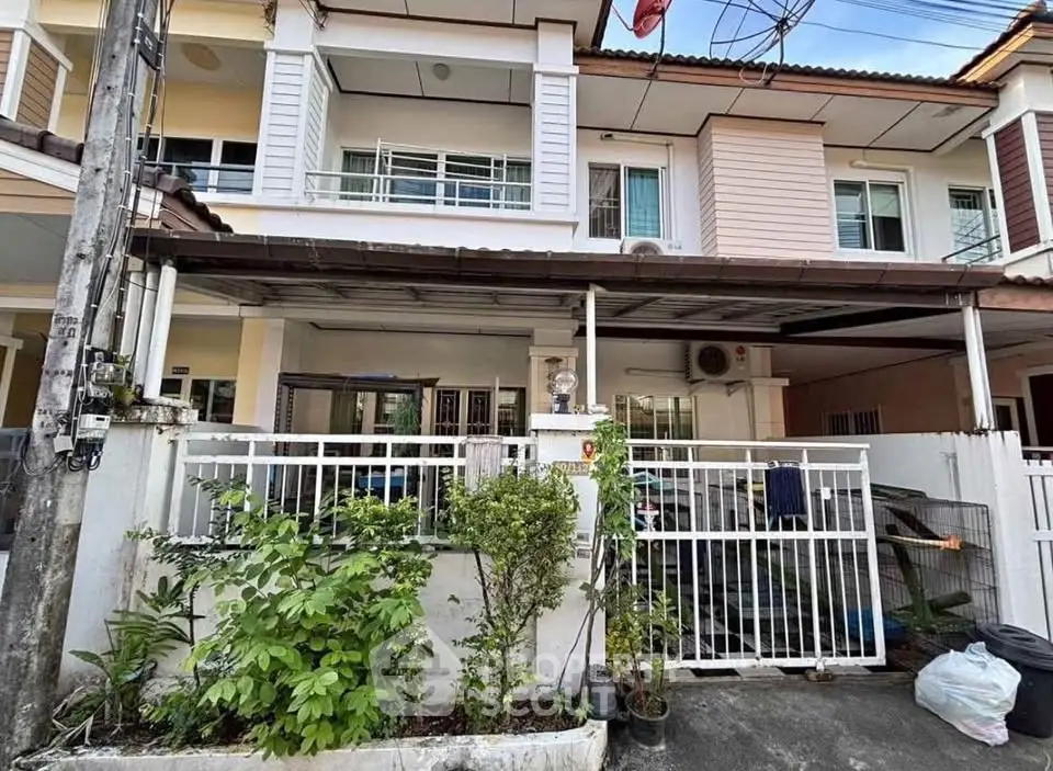 Charming townhouse with gated entrance and small garden, perfect for cozy living.