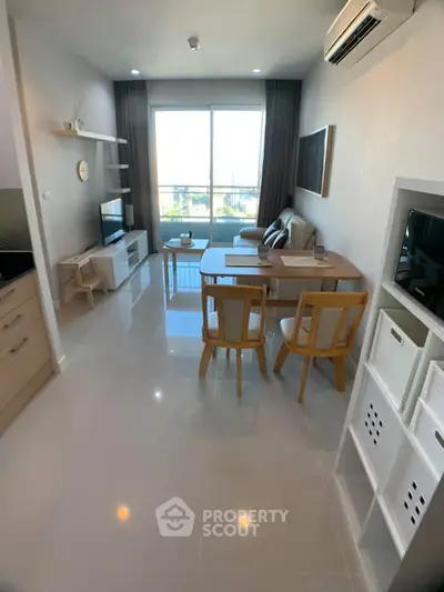 Fully Furnished 1 Bedroom Condo at Circle Condominium-2