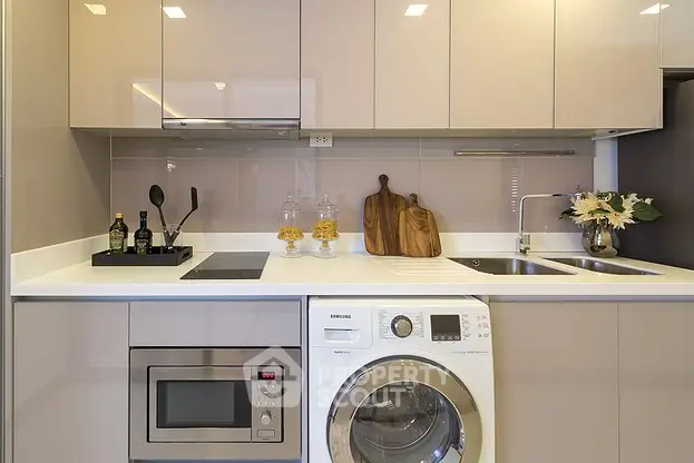 Fully Furnished 2 Bedrooms Apartment at RESIDENCE 187 Serviced Apartment Sukhumvit 7-1