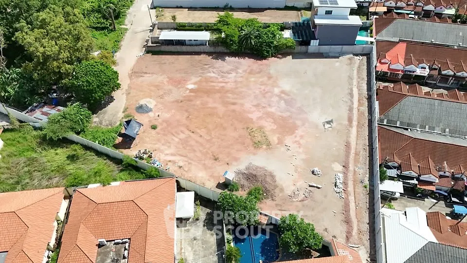 Prime vacant land with development potential in urban area