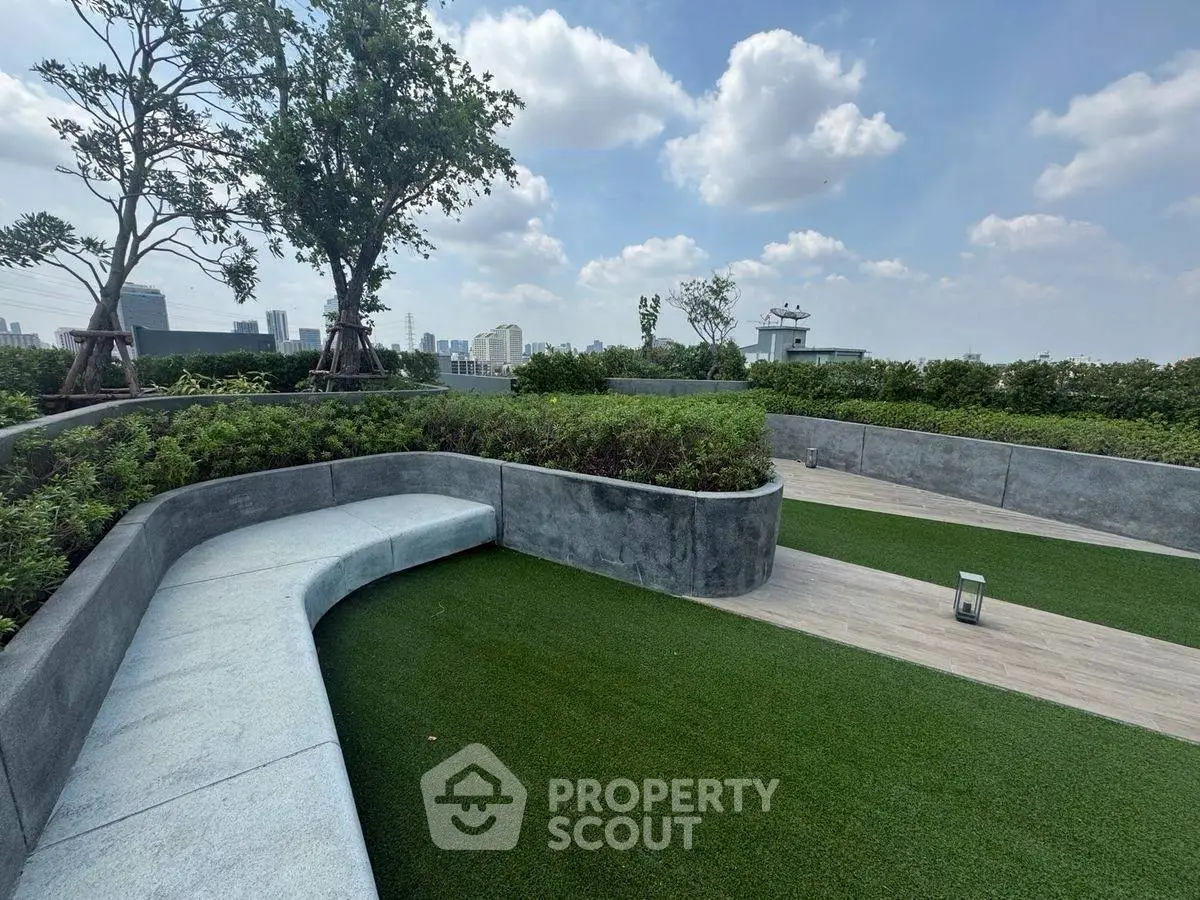 Stunning rooftop garden with lush greenery and city views, perfect for relaxation and gatherings.