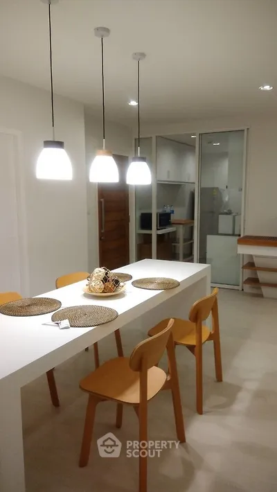 3 Bedrooms Condo at Monterey Place Sukhumvit 16-3