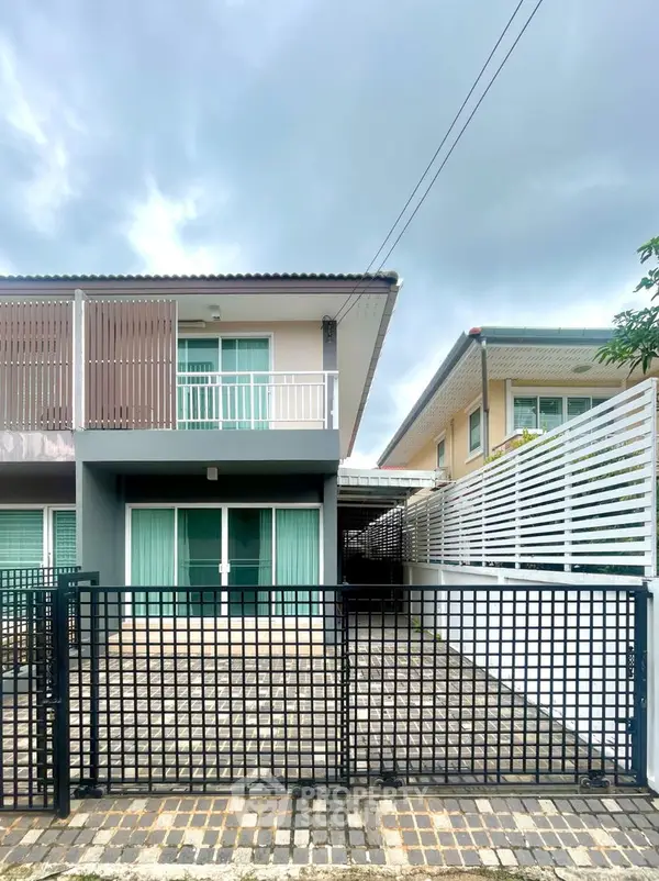 image_rental-12988959