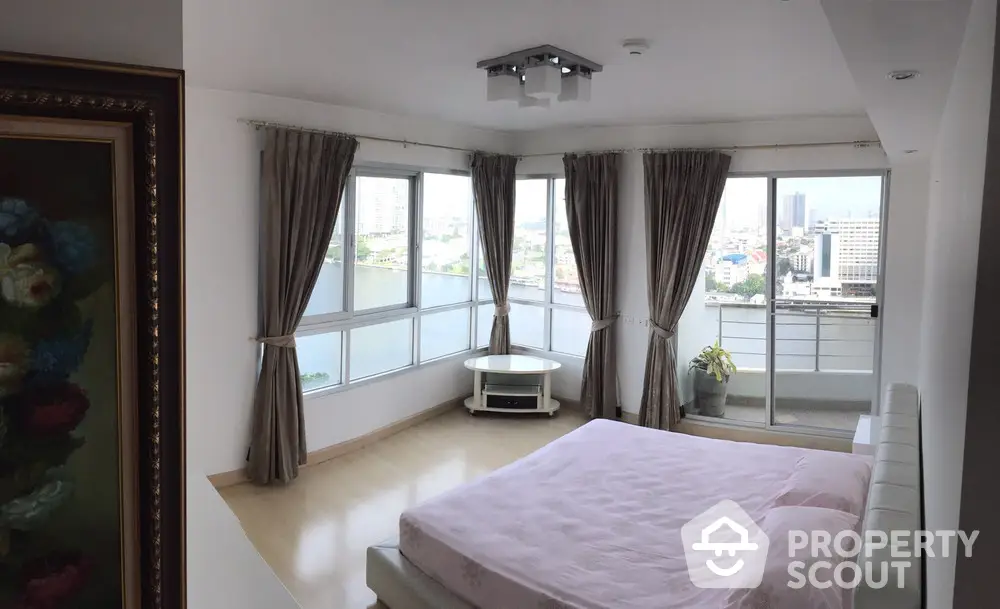  2 Bedrooms Condo -1