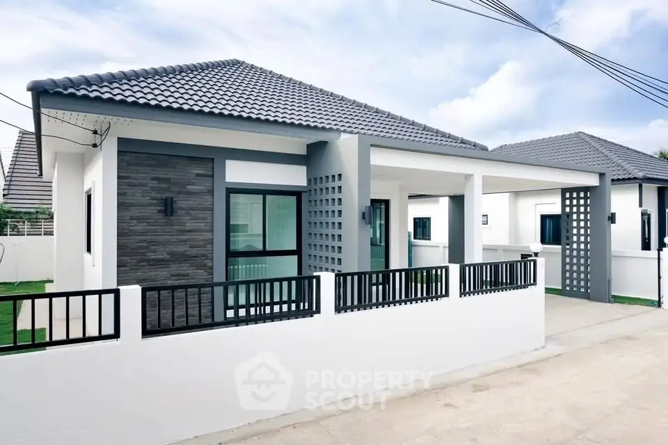 Modern single-story house with sleek design and spacious driveway