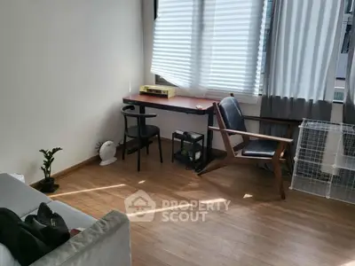 Cozy living room with wooden floor and modern furniture, perfect for relaxation.