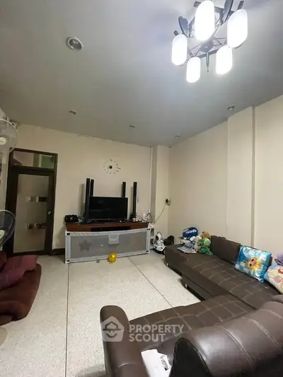 2593057-1-Photoroom.png