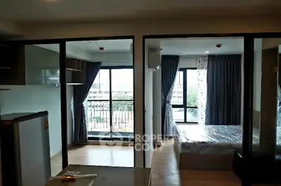  2 Bedrooms Condo at Knightsbridge Skycity Sapanmai Livingroom