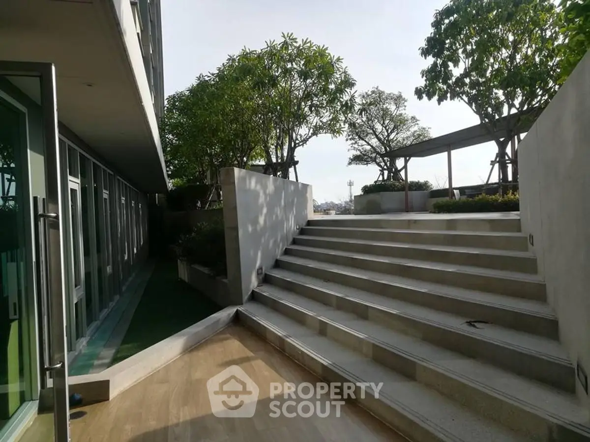 Modern rooftop garden with elegant stairs and lush greenery