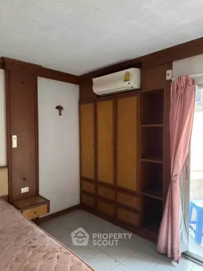 Cozy bedroom with built-in wardrobe and air conditioning, perfect for comfortable living.