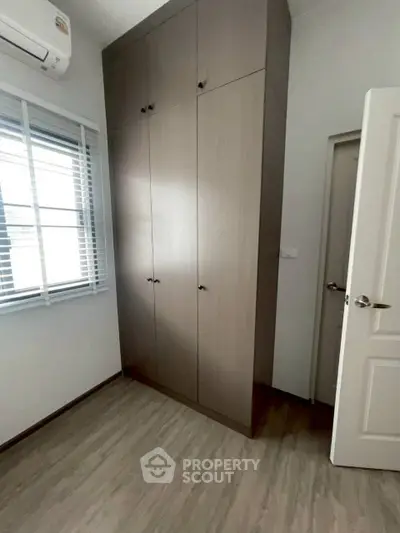 Spacious room with built-in wardrobe and air conditioning, perfect for modern living.