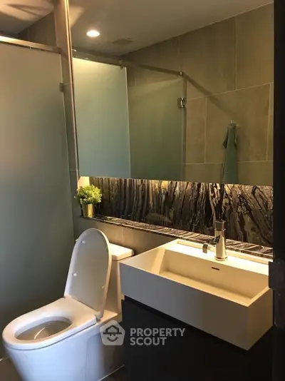 Modern bathroom with sleek fixtures and elegant lighting